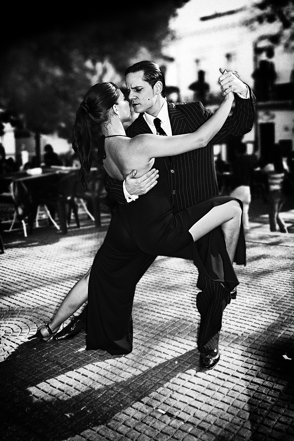 Красивый танец мужчины. Аргентинское танго. Танго Аргентинское кальгада. Аргентинский танцор танго Карлос Гарида. Пара танцует.